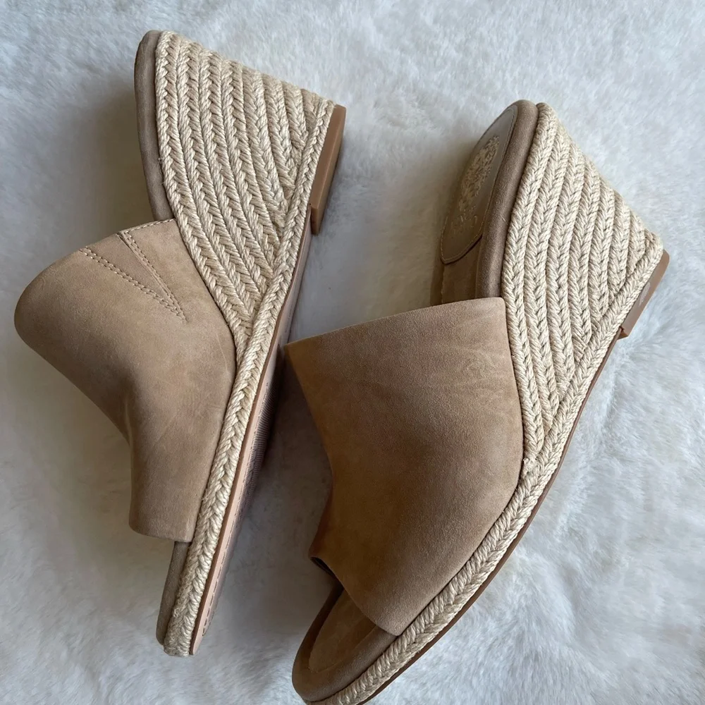 Vince Camuto womens Fayla size 11 M tortilla suede .New with box. R14